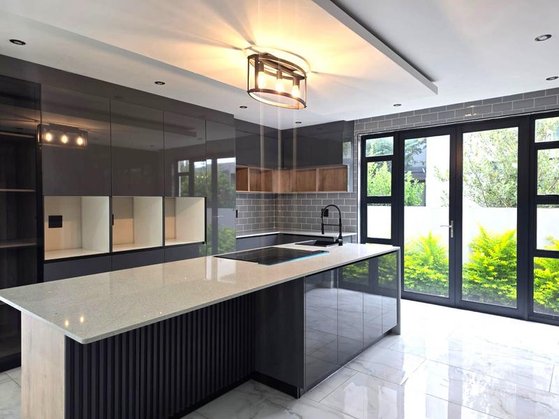 5 Bedroom Property for Sale in The Islands Estates North West